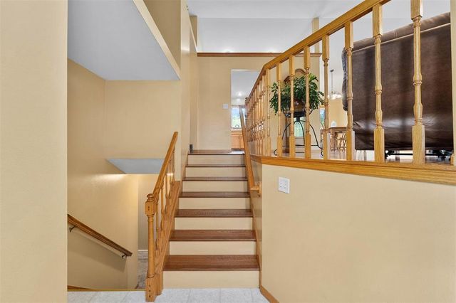 221 La Mans Lane, Eau Claire, WI 54703