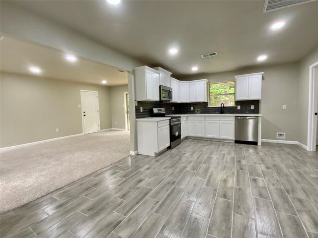 296 Kings Row, Livingston, TX 77351