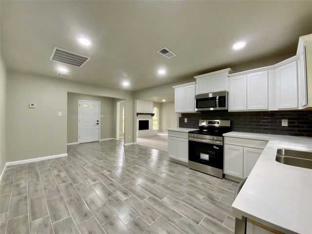 296 Kings Row, Livingston, TX 77351