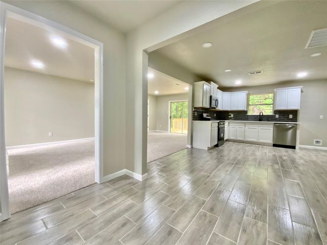 296 Kings Row, Livingston, TX 77351