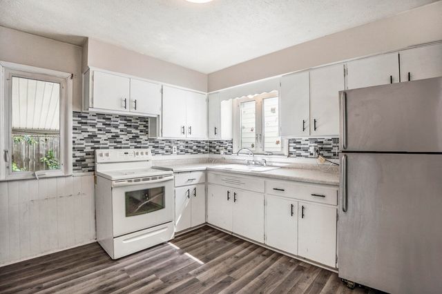 419 N 28TH Street, Council Bluffs, IA 51501