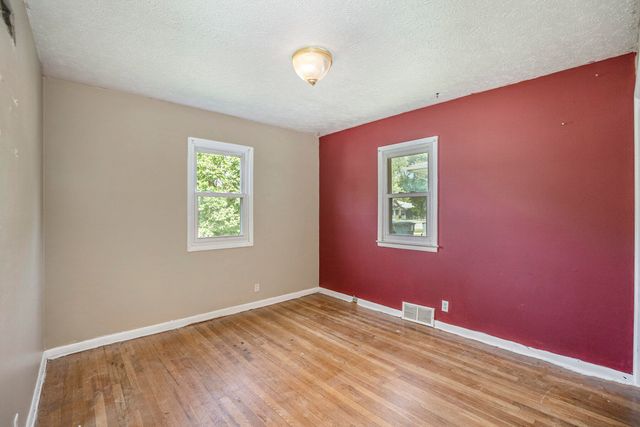 419 N 28TH Street, Council Bluffs, IA 51501