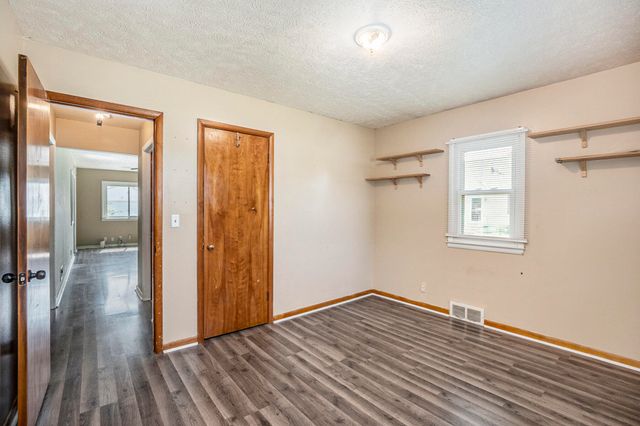 419 N 28TH Street, Council Bluffs, IA 51501