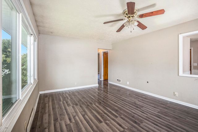 419 N 28TH Street, Council Bluffs, IA 51501