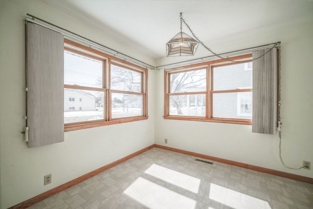 808 S 5th Street, Oregon, IL 61061