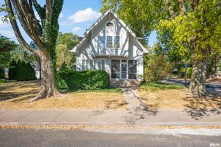 201 W HANSSLER Place, Peoria, IL 61604