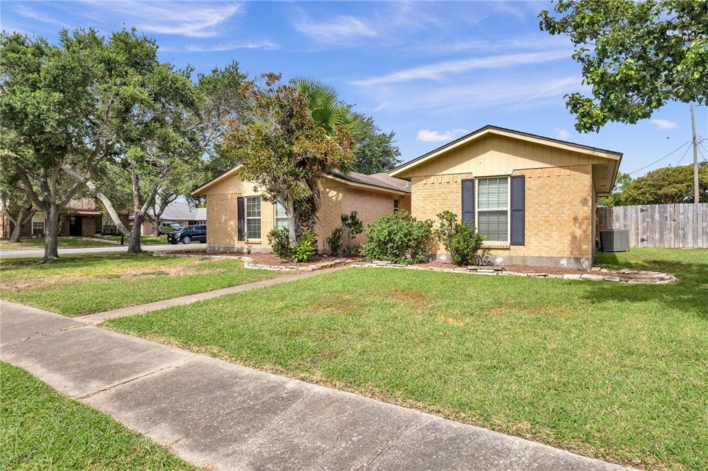 101 Toyah Dr, Portland, TX 78374 — photo 2