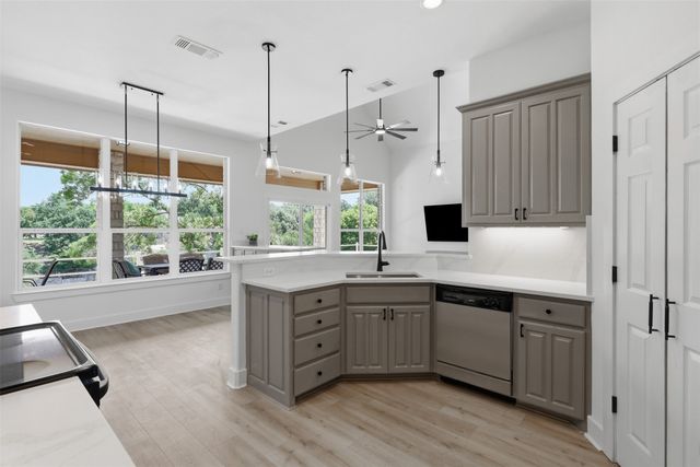 6107 Grande Cove Court, Granbury, TX 76049