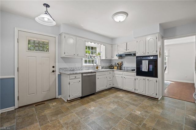 760 Village Green PW, Newport News, VA 23602