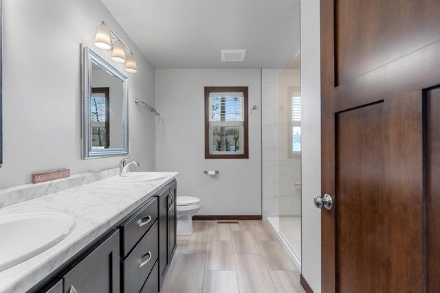2041 BUCKTHORN TRAIL, Green Bay, WI 54304