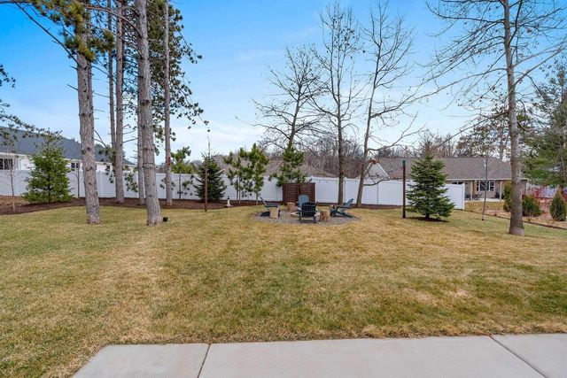 2041 BUCKTHORN TRAIL, Green Bay, WI 54304