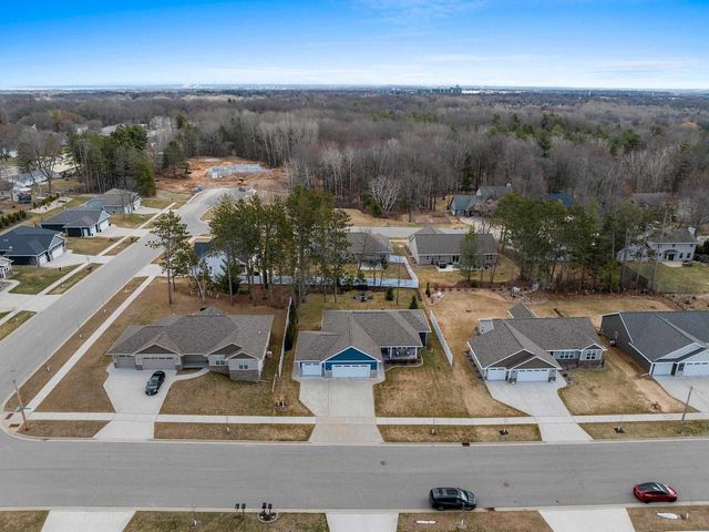 2041 BUCKTHORN TRAIL, Green Bay, WI 54304