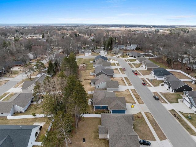 2041 BUCKTHORN TRAIL, Green Bay, WI 54304