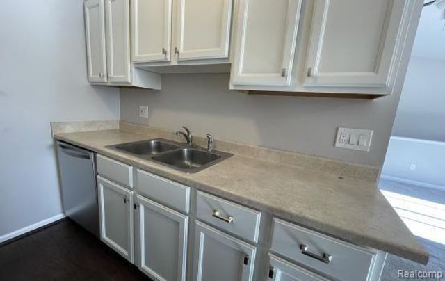 27595 Harrison Woods Lane, Harrison Twp, MI 48045