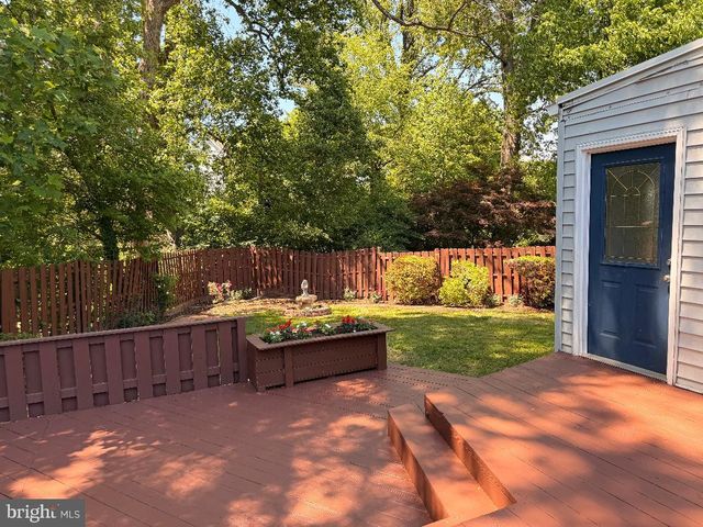 998 N ROOSEVELT ST, Falls Church, VA 22046