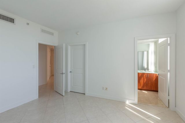 315 NE 3rd Avenue 1706, Fort Lauderdale, FL 33301