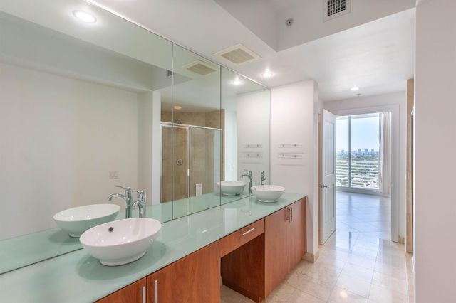 315 NE 3rd Avenue 1706, Fort Lauderdale, FL 33301