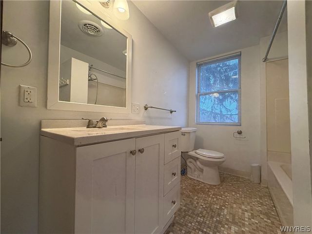 12182 Old Main Road, Hanover, NY 14136