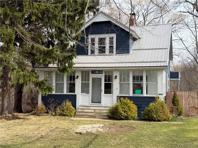 12182 Old Main Road, Hanover, NY 14136