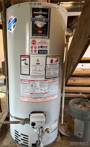 12182 Old Main Road, Hanover, NY 14136