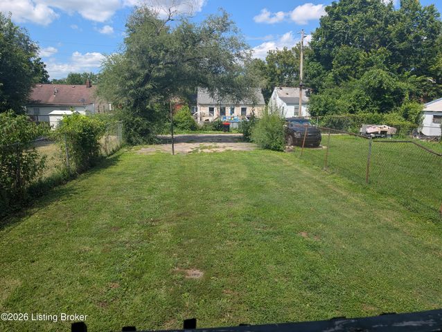 642 Louis Coleman Jr Dr, Louisville, KY 40211