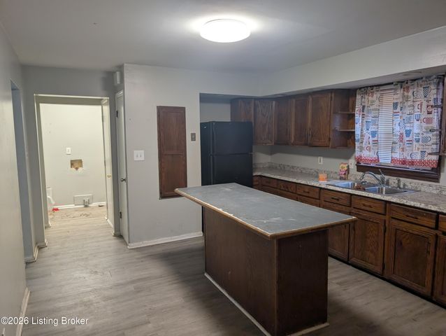 642 Louis Coleman Jr Dr, Louisville, KY 40211