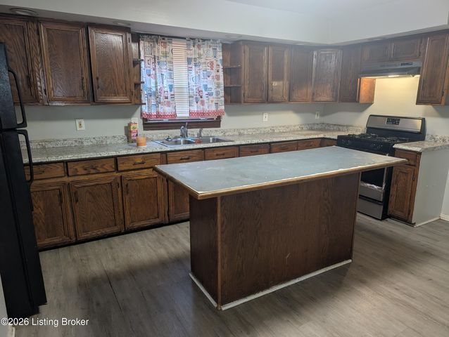 642 Louis Coleman Jr Dr, Louisville, KY 40211