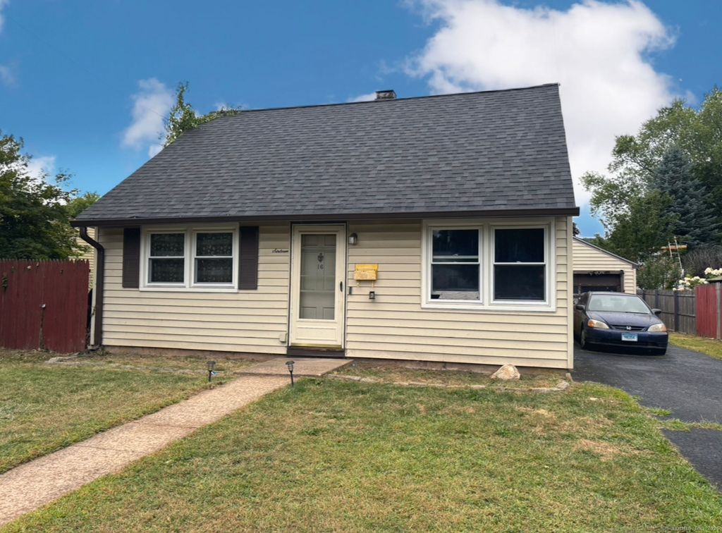 16 Greenway Place, Meriden, CT 06451