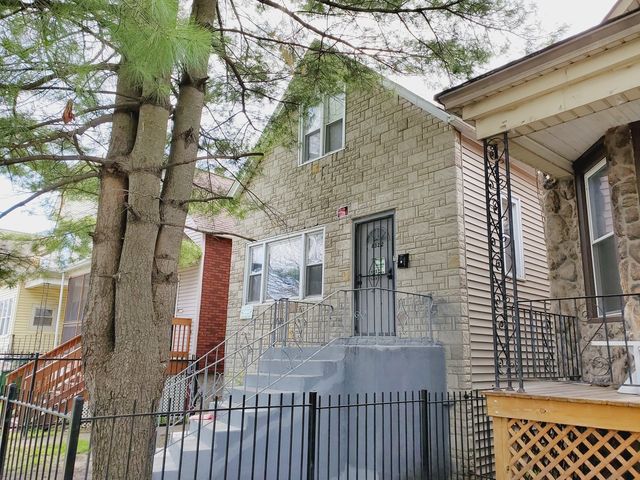 8322 S Marquette Avenue, Chicago, IL 60617