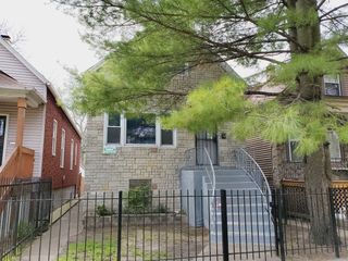 8322 S Marquette Avenue, Chicago, IL 60617