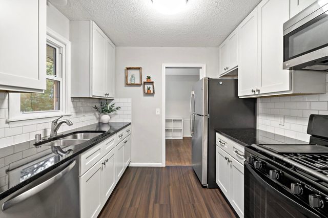 2206 W 89th Street W, Bloomington, MN 55431