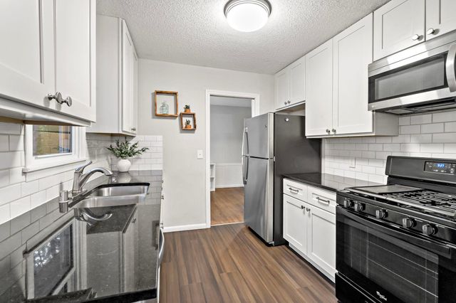 2206 W 89th Street W, Bloomington, MN 55431