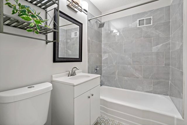 2206 W 89th Street W, Bloomington, MN 55431