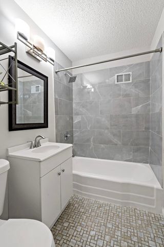 2206 W 89th Street W, Bloomington, MN 55431