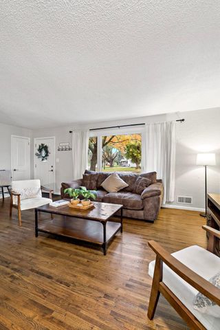 2206 W 89th Street W, Bloomington, MN 55431