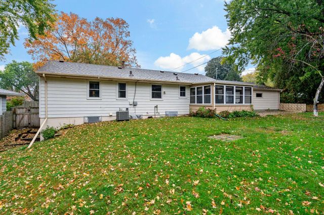 2206 W 89th Street W, Bloomington, MN 55431