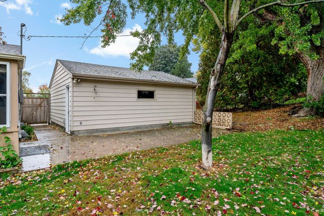 2206 W 89th Street W, Bloomington, MN 55431