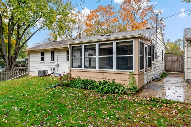 2206 W 89th Street W, Bloomington, MN 55431
