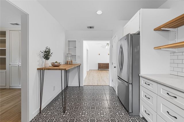 329 Laurel Dr, Corpus Christi, TX 78404
