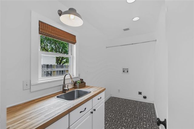 329 Laurel Dr, Corpus Christi, TX 78404