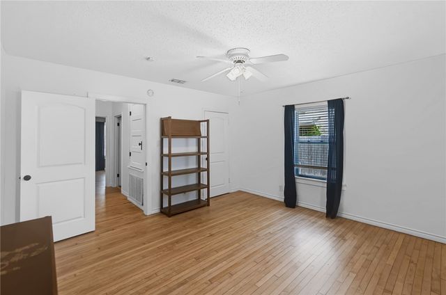 329 Laurel Dr, Corpus Christi, TX 78404