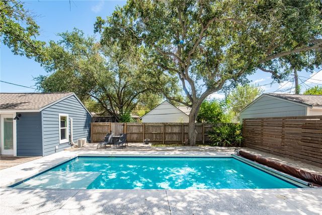 329 Laurel Dr, Corpus Christi, TX 78404