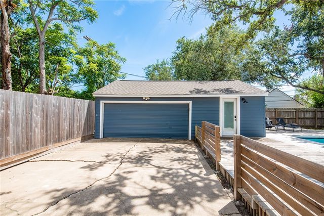 329 Laurel Dr, Corpus Christi, TX 78404