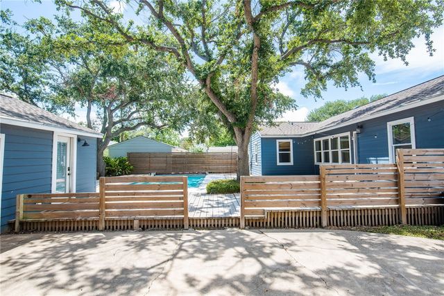 329 Laurel Dr, Corpus Christi, TX 78404