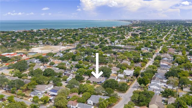 329 Laurel Dr, Corpus Christi, TX 78404