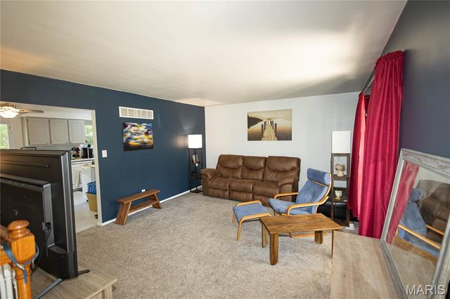 1660 Valley Drive, High Ridge, MO 63049