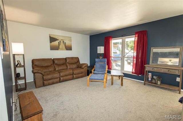 1660 Valley Drive, High Ridge, MO 63049