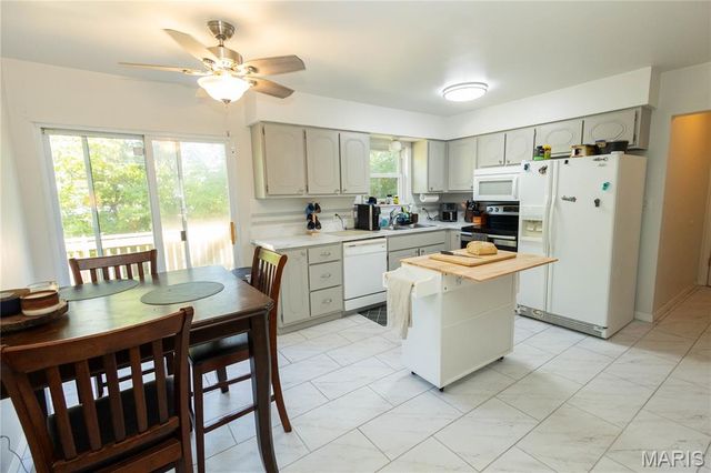 1660 Valley Drive, High Ridge, MO 63049
