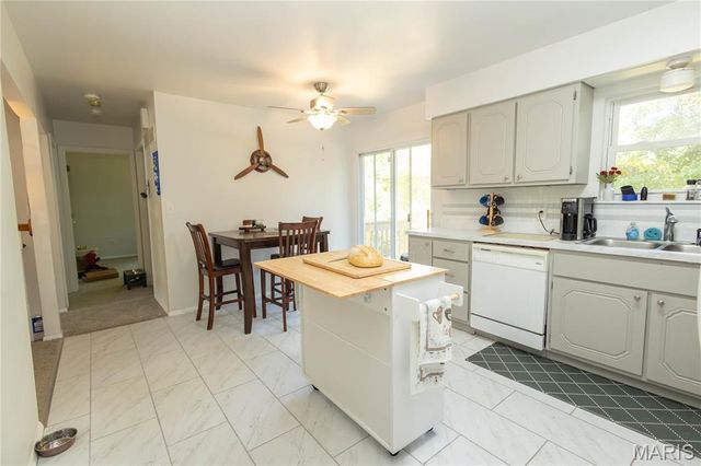 1660 Valley Drive, High Ridge, MO 63049