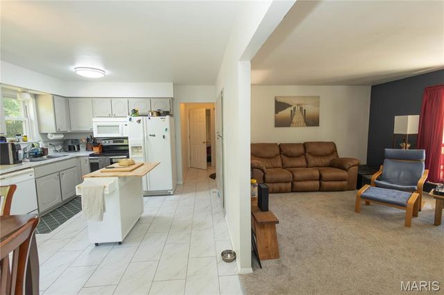 1660 Valley Drive, High Ridge, MO 63049